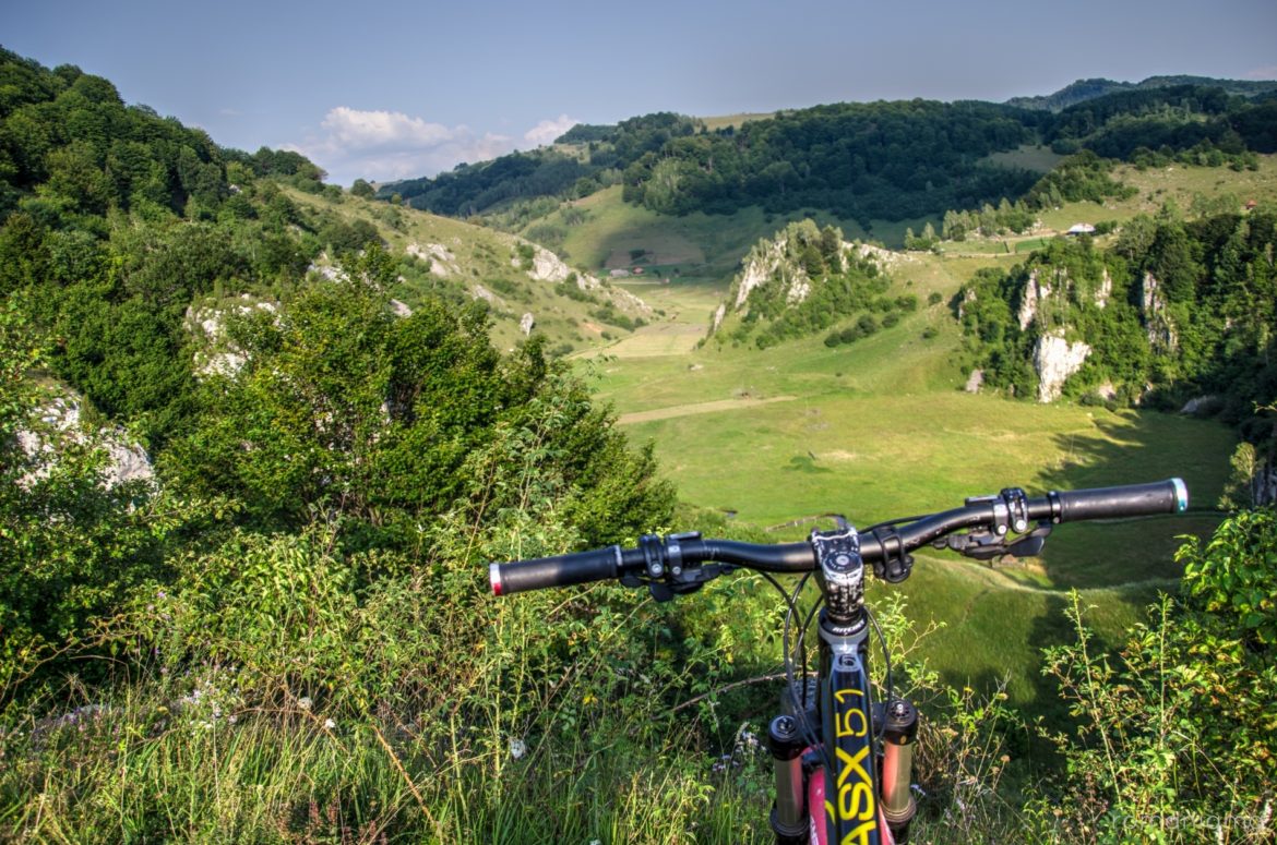 Cu bicicleta spre Fundătura Ponorului